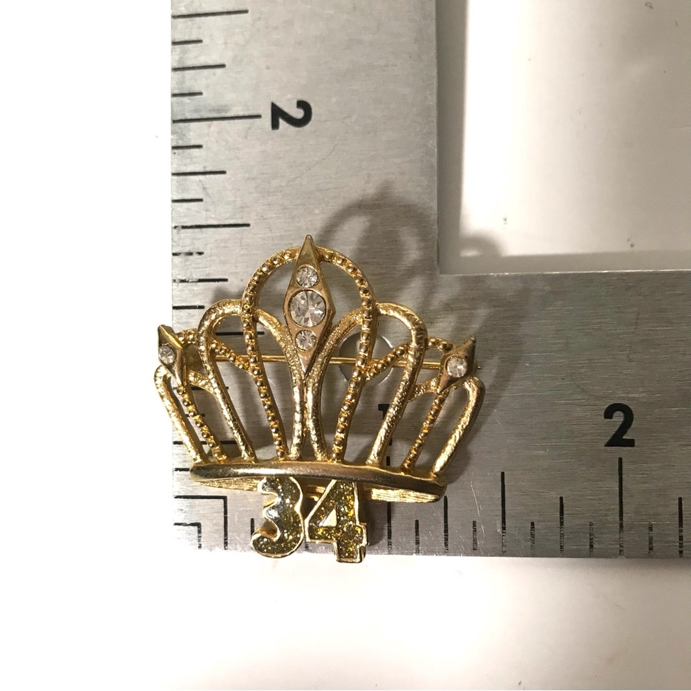 Vintage Park Lane Gold Crown Brooch with Clear Stones and '34' Detail - Picture 3 of 4